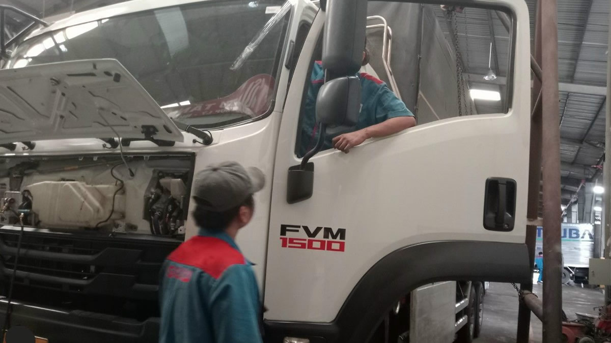 thay kính ô tô, kính chắn gió, kính lái, kính trước ô tô