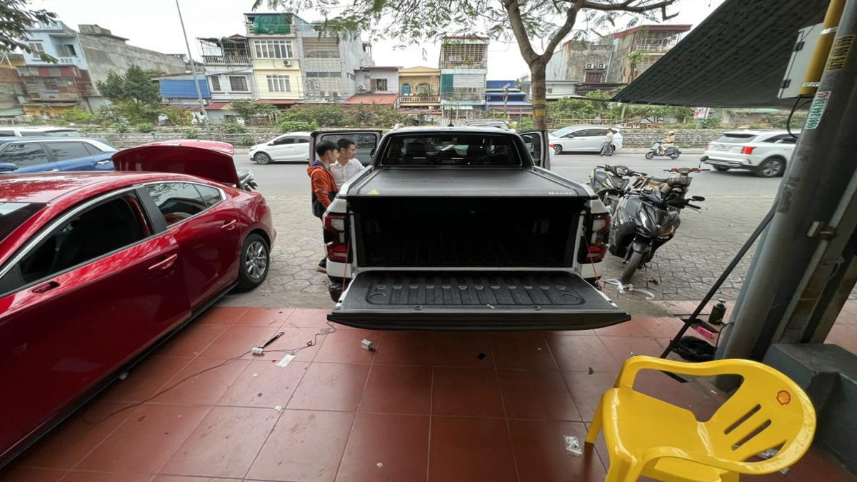 Thay kính xe ô tô thái lan tận nhà