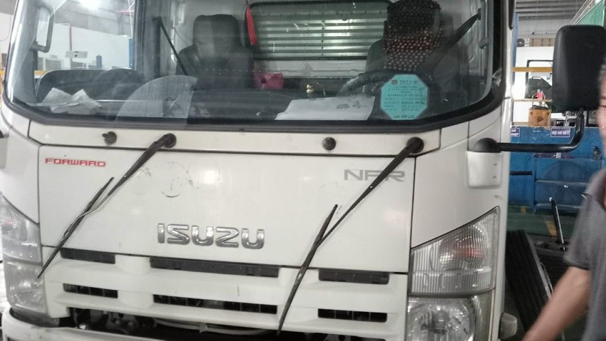 Thay kính xe ô tô thái lan giá rẻ